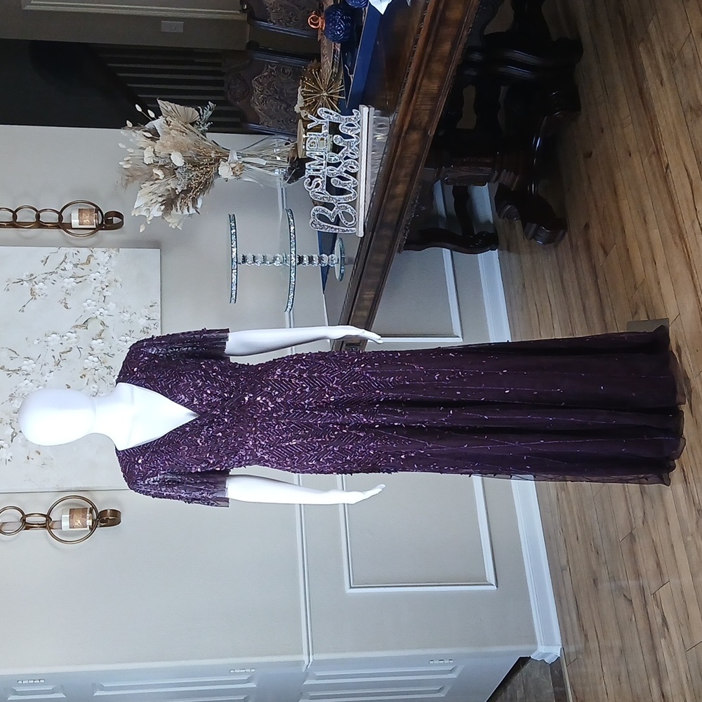 Mac Duggal Purple Embellished Flutter Sleeve Formal Floor-Length Gown. Size 6 - Picture 12 of 17